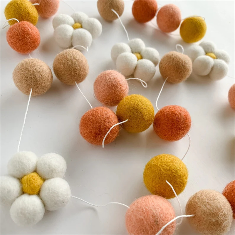 Ins Wool Felt Balls Daisy Flow - Home Decor Garland のレビューと価格
