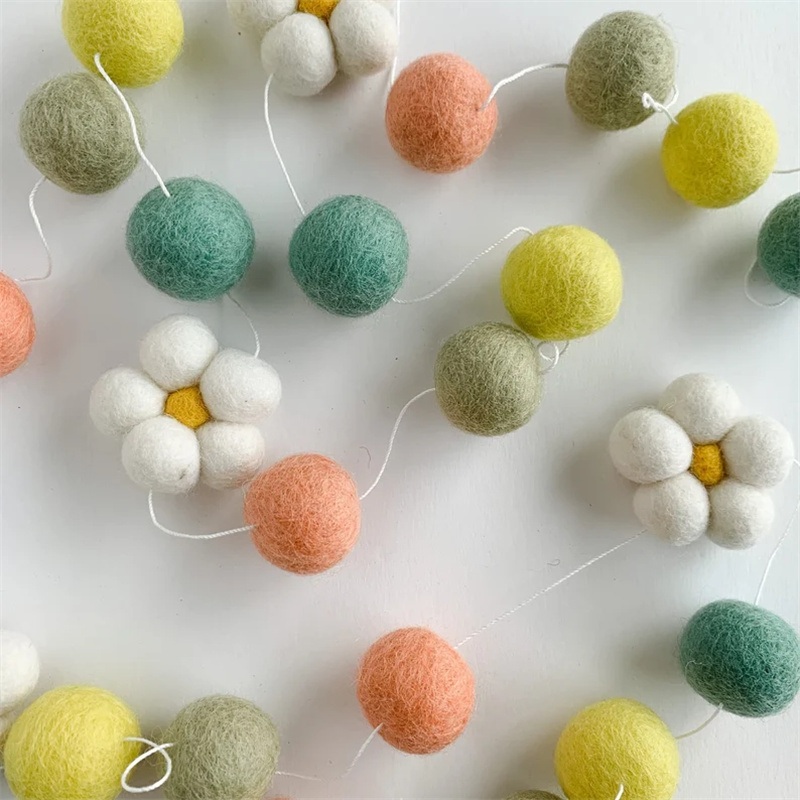Ins Wool Felt Balls Daisy Flow - Home Decor Garland のレビューと価格