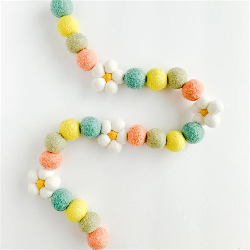 Ins Wool Felt Balls Daisy Flow - Home Decor Garland のレビューと価格