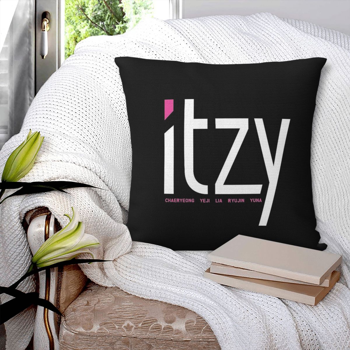 Itzy Band Dalla Dalla Square P - Home Decor Dallas のレビューと価格
