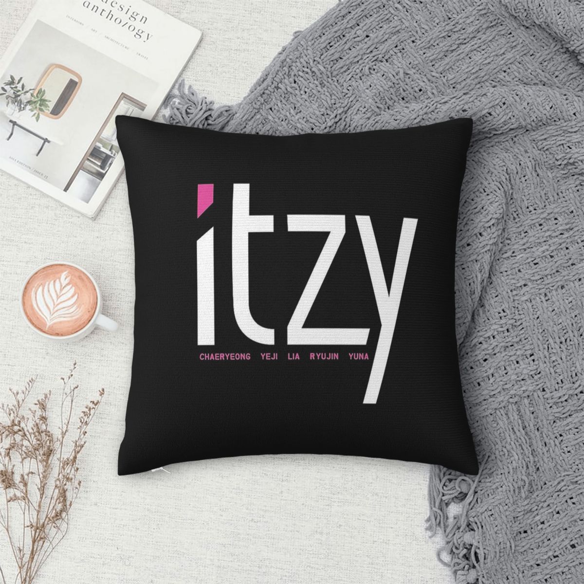 Itzy Band Dalla Dalla Square P - Home Decor Dallas のレビューと価格