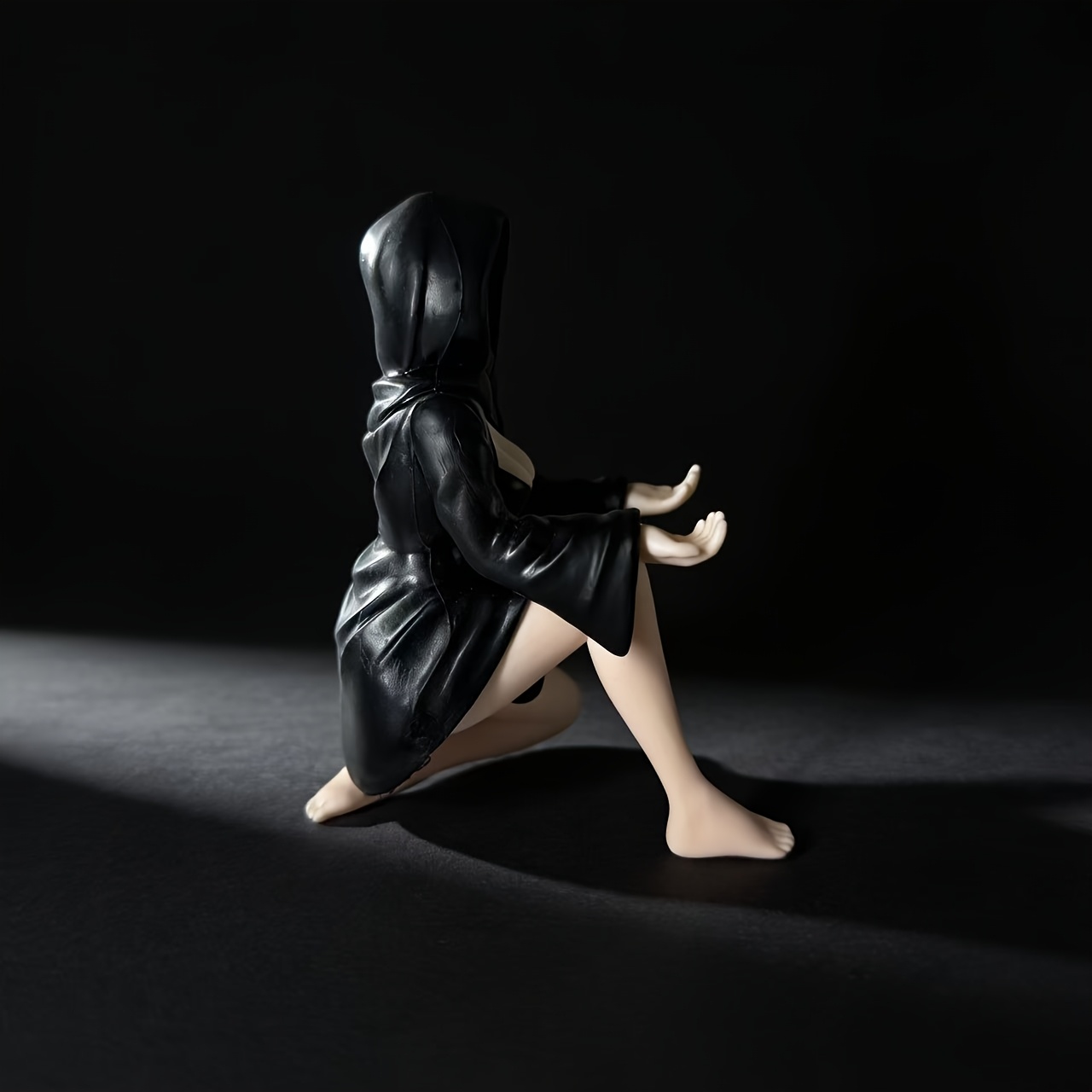Gifts Mysterious Black Robe Qu - Home Decor Quirky のレビューと価格