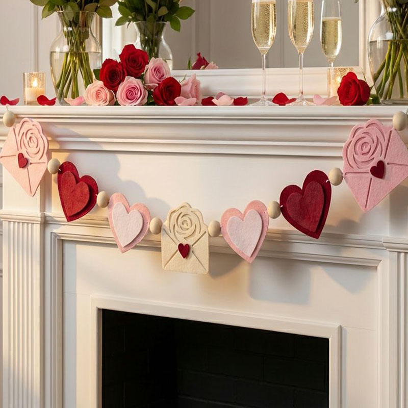 Valentine's Day LOVE Heart Pom - Home Decor Garland のレビューと価格